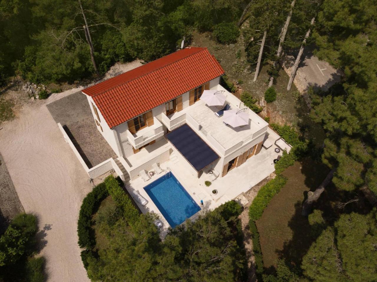 Private Luxury Villa Bianco On Solta For Up To 10 Persons, Heated Pool, Free Parking, Very Close To The Beach! Free Kajak & Mountainbikes, Great Living Area & Privacy! Rogac Luaran gambar